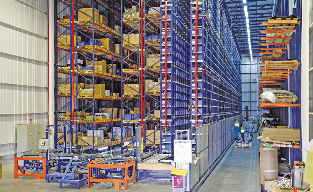 Mecalux combinó un almacén automático para cajas y palets y un almacén con estanterías cantilever destinado a piezas voluminosas