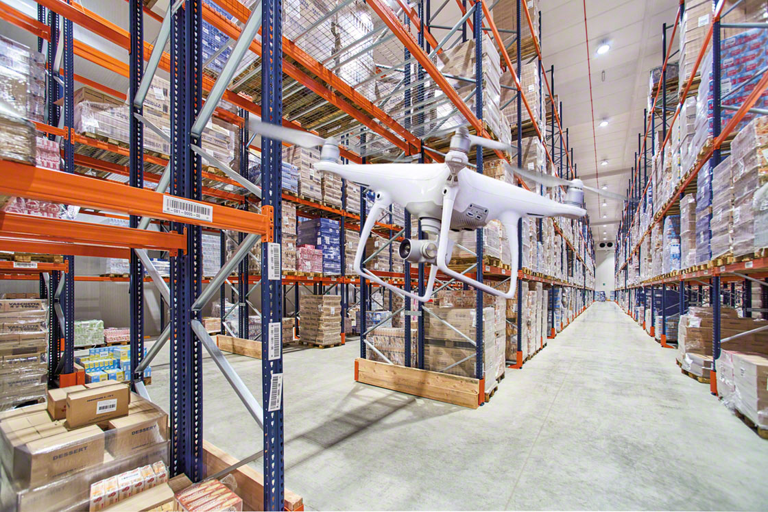 Dronen zouden kunnen worden ingezet in magazijnen, om geheel autonoom de inventaris uit te voeren